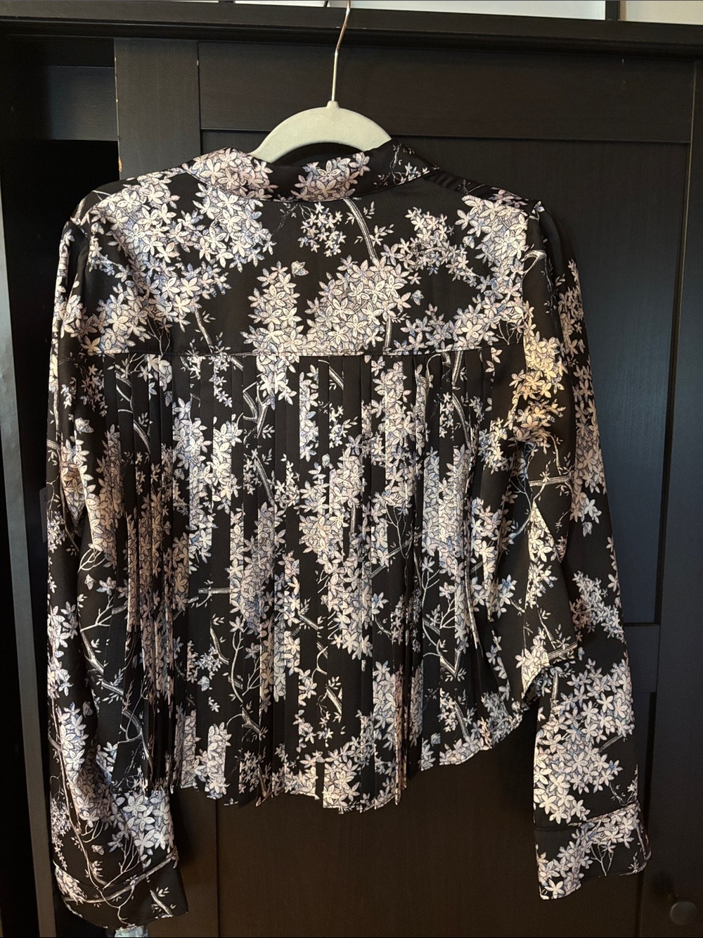 NEW cinq a sept Black Floral Pleated Button-Up  Swing Blouse - Picture 4 of 5